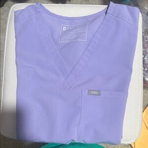 Figs Catarina 1 pocket Scrub Top in “Lavender Dew.”